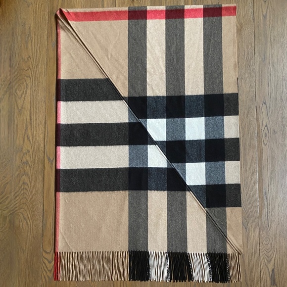 Burberry Cashmere Giant Check Triangle Bandana Scarf / Wrap - Picture 3 of 16